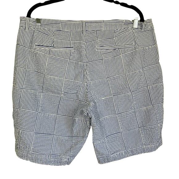 L.L. Bean Sz 16 Favorite Fit Patchwork Seersucker Bermuda Shorts 9” White Blue - Picture 8 of 16